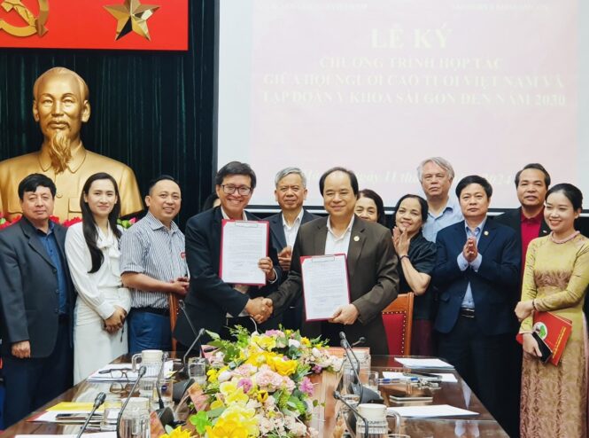 Hội Người cao tuổi Việt Nam ký hợp tác với Hệ thống Bệnh viện Mắt Sài Gòn